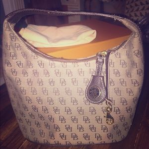 Dooney and Bourke tote